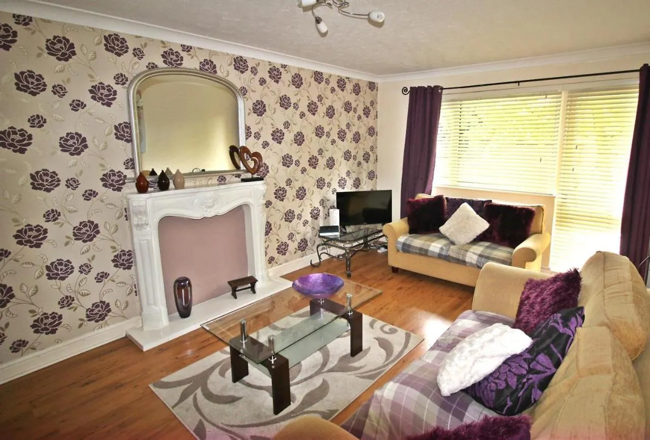 Large Balcony Apartment - Town & Races -2 Dbl Beds Doncaster