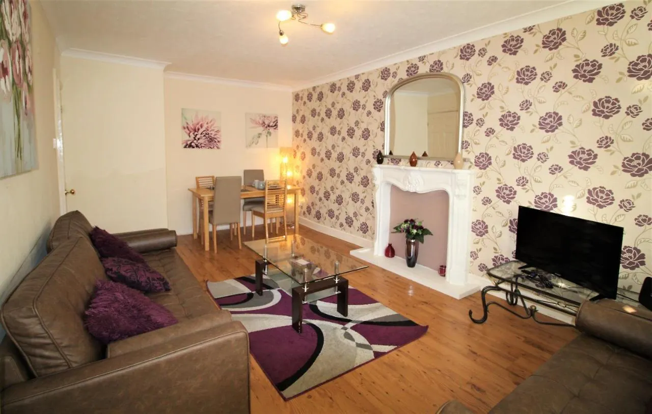 Large Balcony Apartment - Town & Races -2 Dbl Beds Doncaster