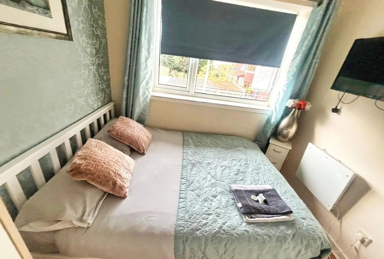 Large Balcony Apartment - Town & Races -2 Dbl Beds Doncaster